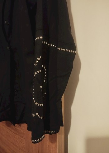 Düğmeli Siyah Gotik Uzun Kollu Gömlek - Görsel 2