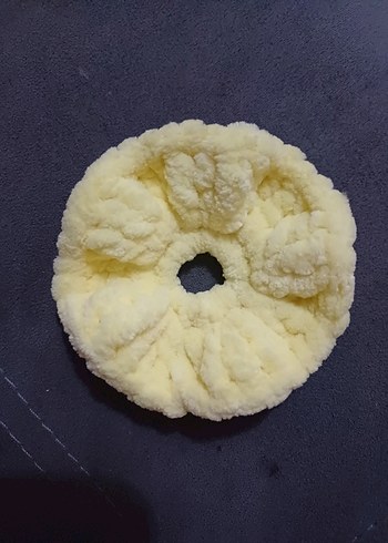 Sarı yumuşak kadife toka