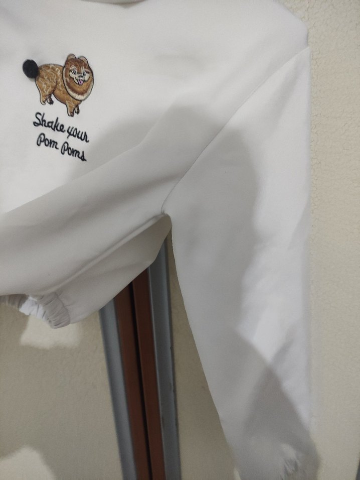 Beyaz Kapüşonlu Kısa Sweatshirt - Görsel 3