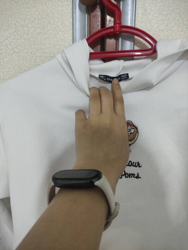 Beyaz Kapüşonlu Kısa Sweatshirt - Görsel 2