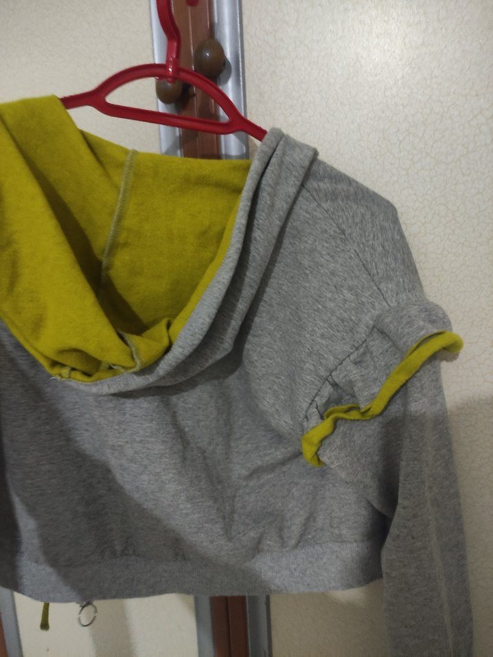 Gri Kapüşonlu Kısa Fermuarlı Sweatshirt - Görsel 3