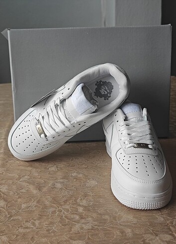 42 Beden Nike Airforce 1 Beyaz Ayakkabı
