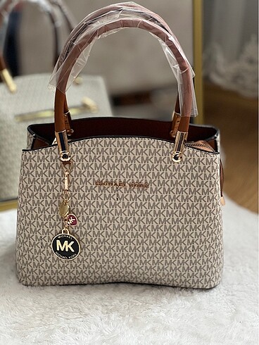 Michael Kors Babetler ve çantalar