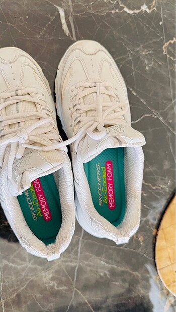 37 Beden beyaz Renk Skechers kadın spor ayakkabı