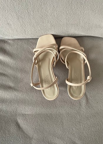 Bej İnce Topuklu Minimalist ayakkabı - Görsel 2
