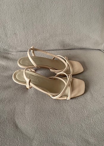 Bej İnce Topuklu Minimalist ayakkabı - Görsel 3