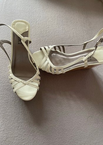 İnci Beyaz Kadın Dolgu Topuklu Ayakkabı Orijinal Ürün - Görsel 2