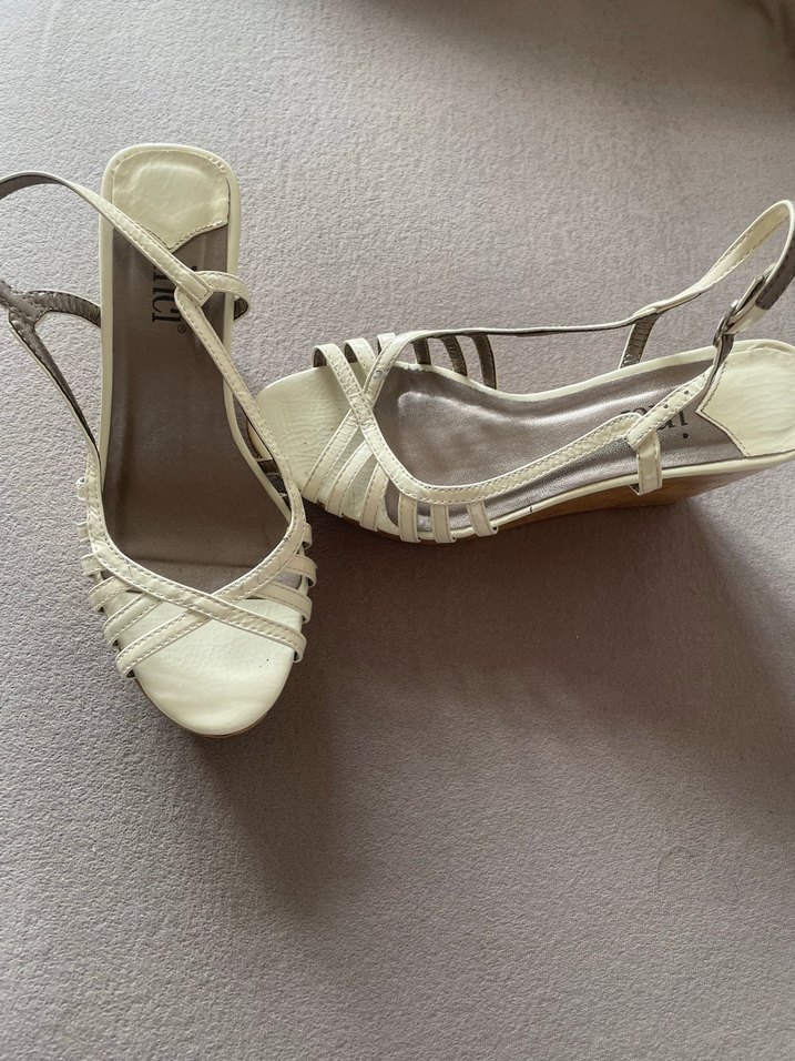 İnci Beyaz Kadın Dolgu Topuklu Ayakkabı Orijinal Ürün - Görsel 2