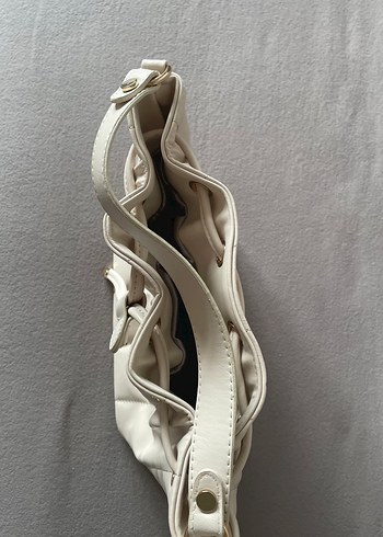 Fabrika Beyaz Deri Kemer Detaylı Kadın Çanta Orijinal Ürün - Görsel 3