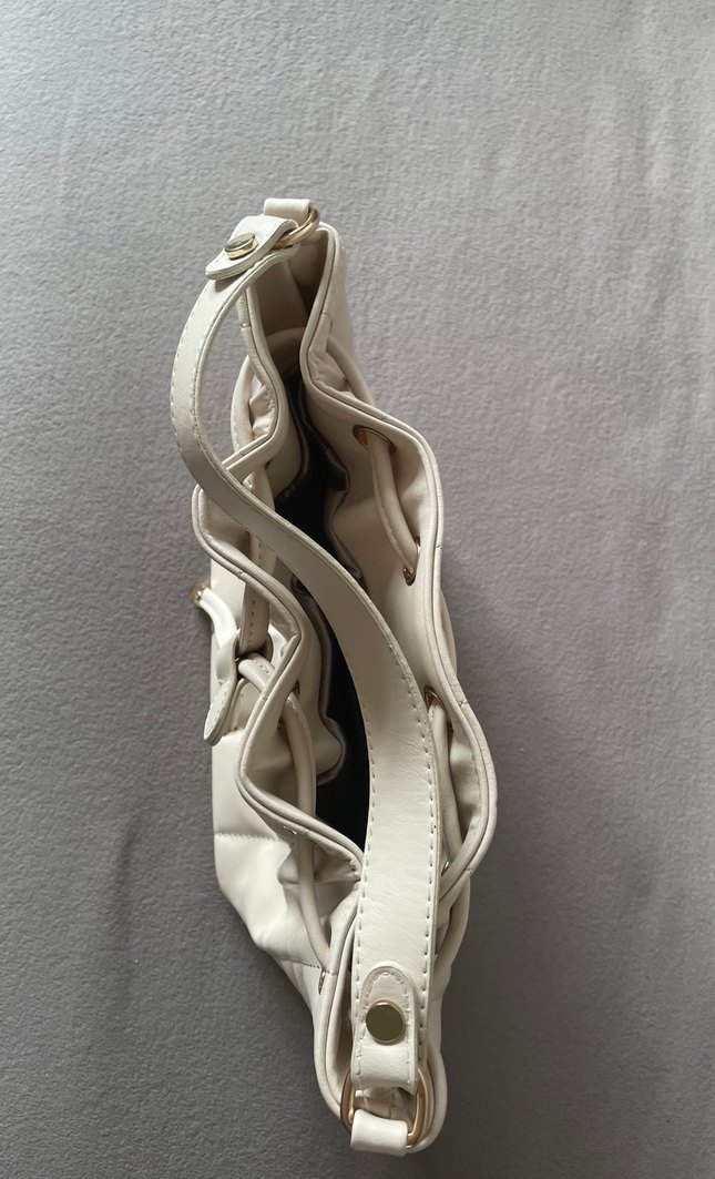 Fabrika Beyaz Deri Kemer Detaylı Kadın Çanta Orijinal Ürün - Görsel 3