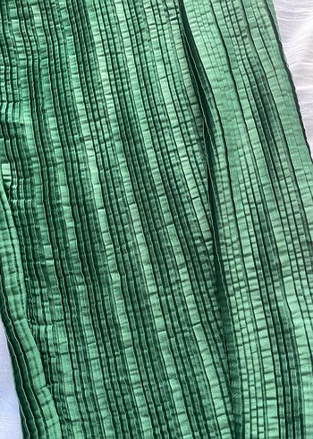 Zara Yeşil Pliseli Kadın Pantolon Ve Bluz Orijinal Ürün - Görsel 3