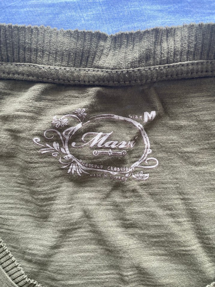 Mavi V Yaka Kadın Tişört Orijinal Ürün - Görsel 3