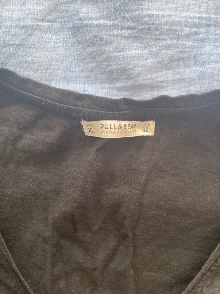 Pull & Bear Siyah V Yakalı Tişört Orijinal Ürün - Görsel 2