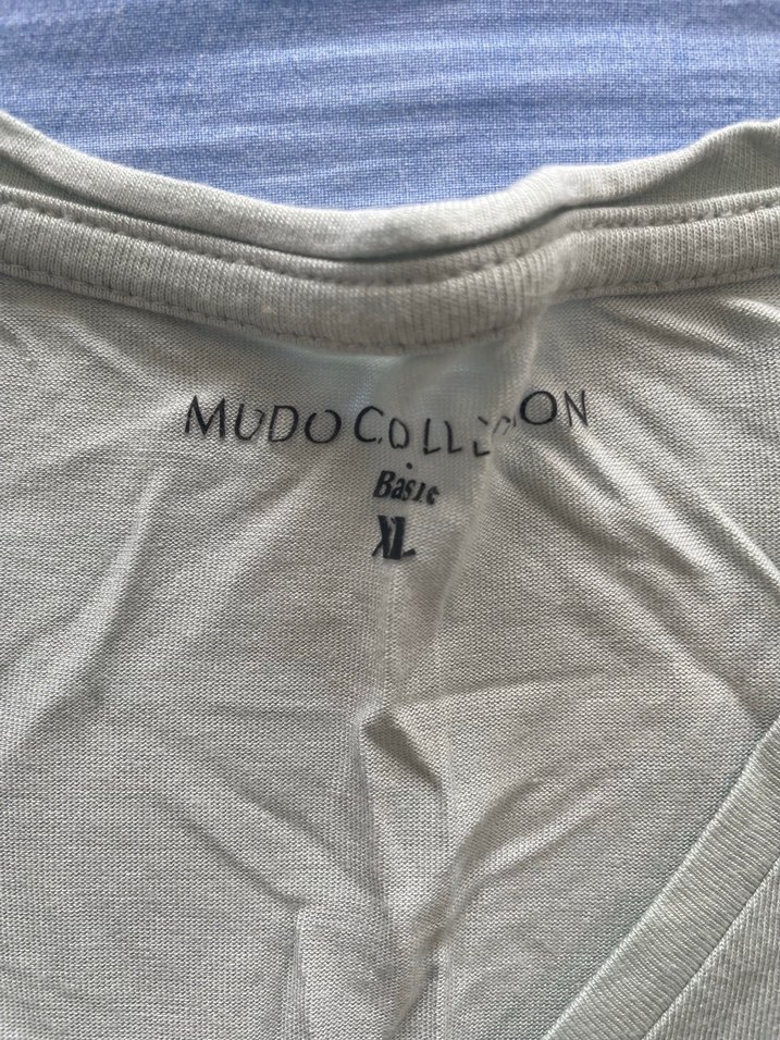 Mudo Beyaz V Yakalı Kadın Tişört Orijinal Ürün - Görsel 2