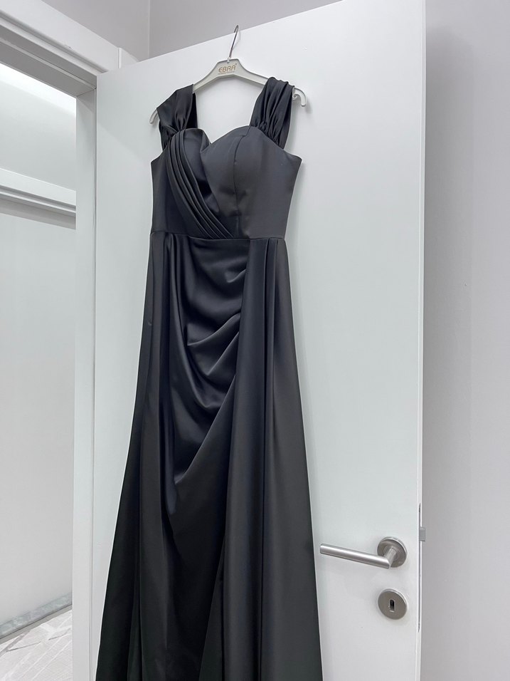 Uzun Siyah Drapeli Kadın Abiye Elbise - Görsel 4