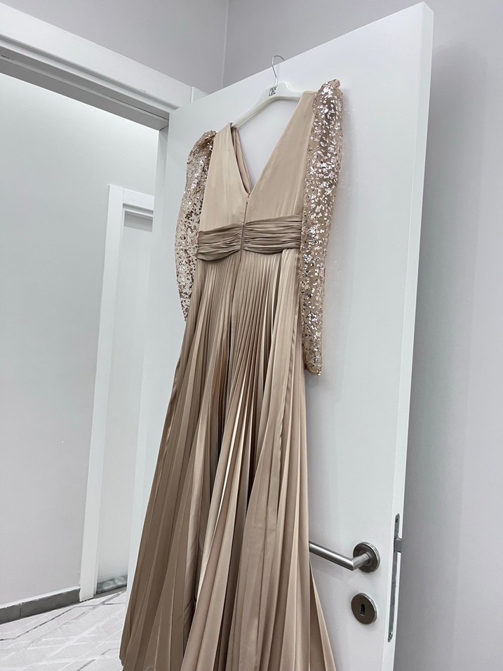 Drapeli V Yaka Uzun Bej Abiye Elbise - Görsel 4