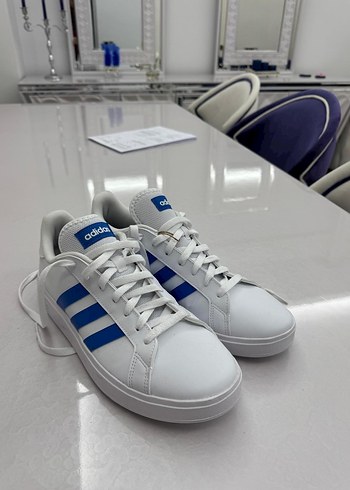 Beyaz Adidas Çizgili Bağcıklı Spor Ayakkabı - Görsel 2