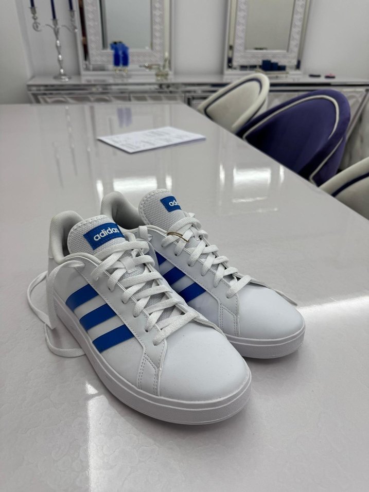 Beyaz Adidas Çizgili Bağcıklı Spor Ayakkabı - Görsel 2