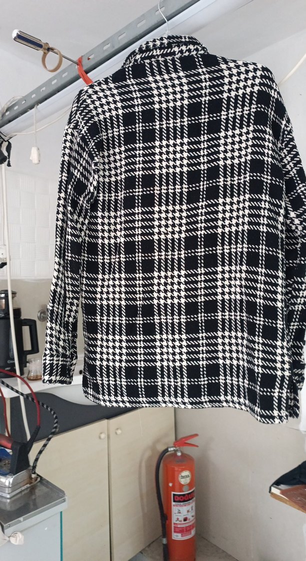 Düğmeli Siyah Beyaz Ekose Kadın Gömlek - Görsel 3