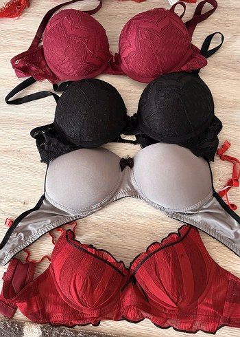 Koyu Renkli Gotik Tarzda Rahat Sütyenler - Görsel 2