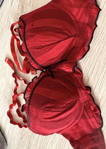 Koyu Renkli Gotik Tarzda Rahat Sütyenler - Görsel 4