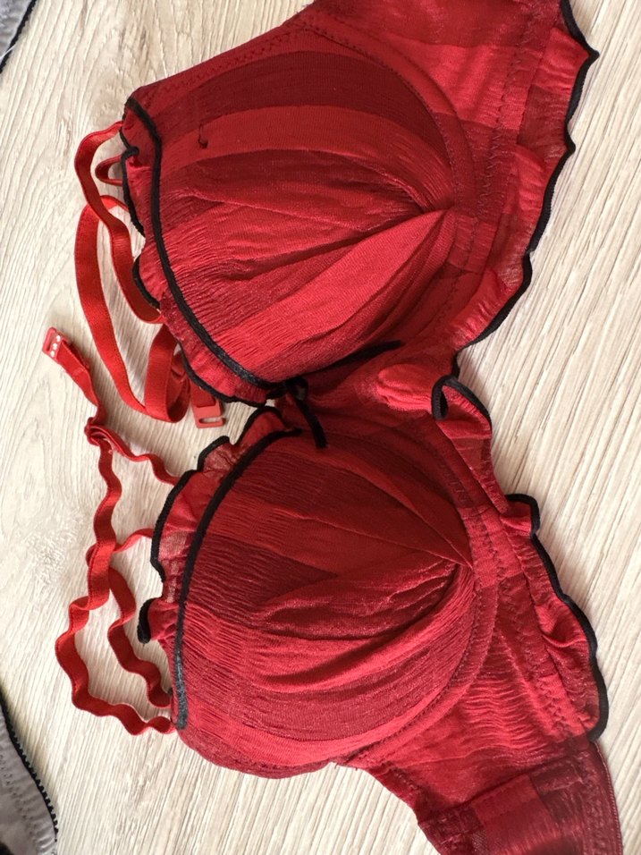 Koyu Renkli Gotik Tarzda Rahat Sütyenler - Görsel 4