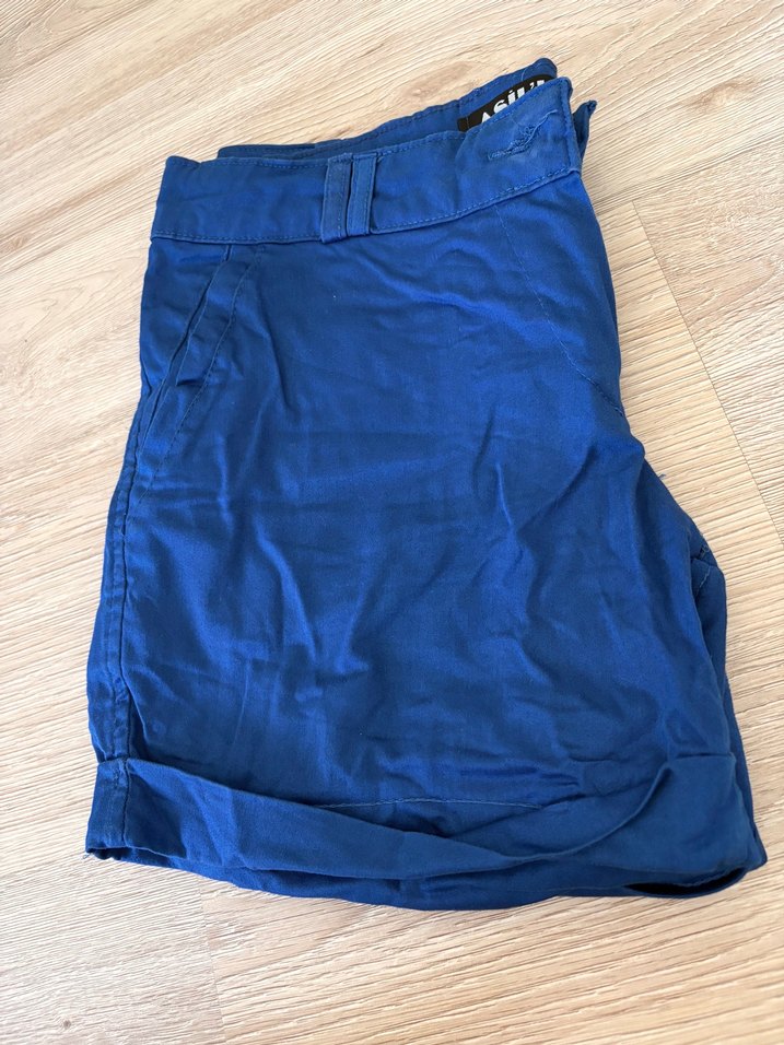 Düğmeli Mavi Midi Şort - Görsel 2