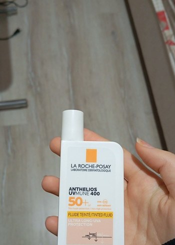 La Roche-Posay Anthelios UVmune 400 SPF 50+ Tonlu Sıvı - Görsel 3