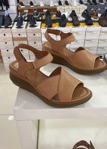 Diğer Kahverengi Deri Kadın Dolgu Topuklu Sandalet