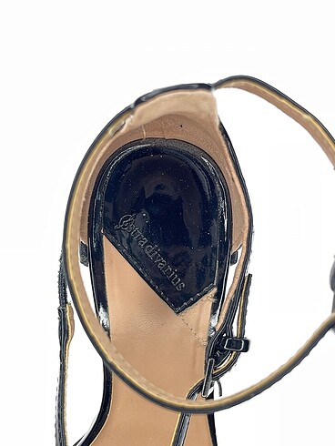 36 Beden siyah Renk Stradivarius Klasik Ayakkabı %70 İndirimli.
