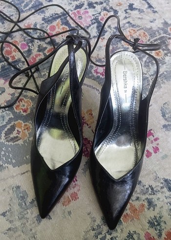 Bershka Siyah Sivri Burun Stiletto 36