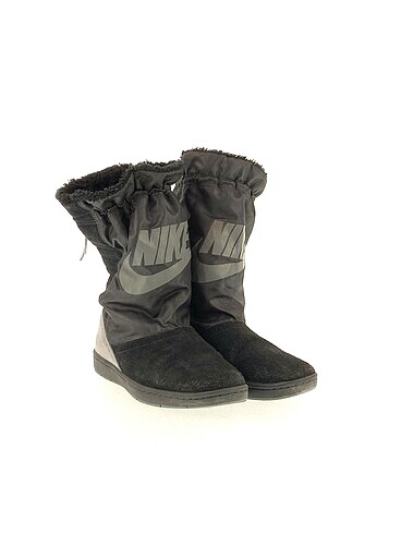 Nike Nike Bot %70 İndirimli.