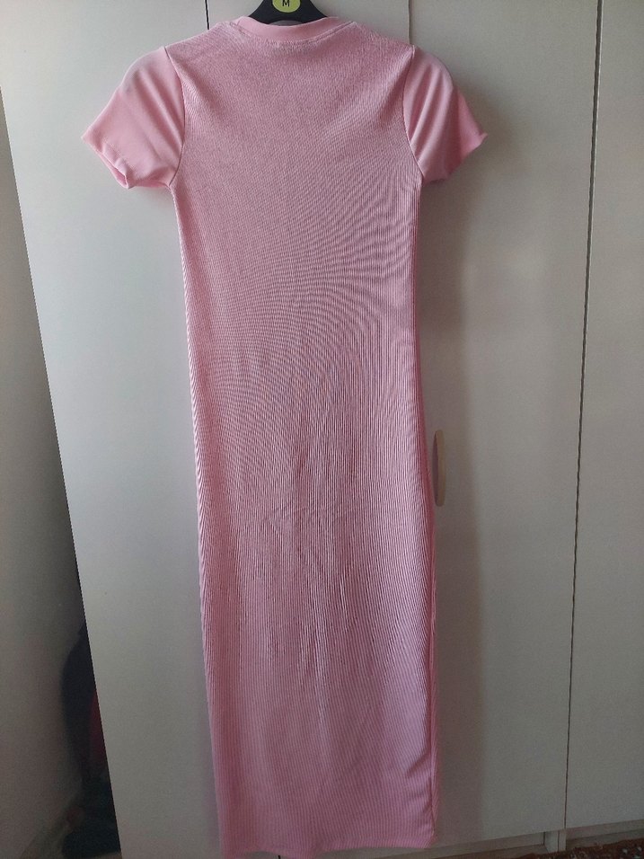 Düğmeli Pembe Önden Yırtmaçlı Elbise , Kısa Kollu, Uzun - Görsel 2