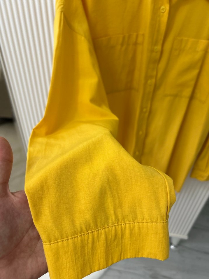 Sarı Düğmeli Bol Kesim Keten Gömlek - Görsel 3