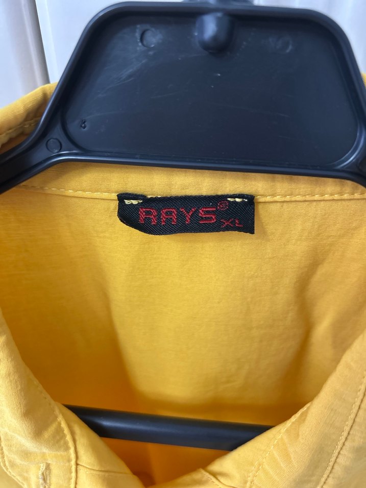 Sarı Düğmeli Bol Kesim Keten Gömlek - Görsel 4