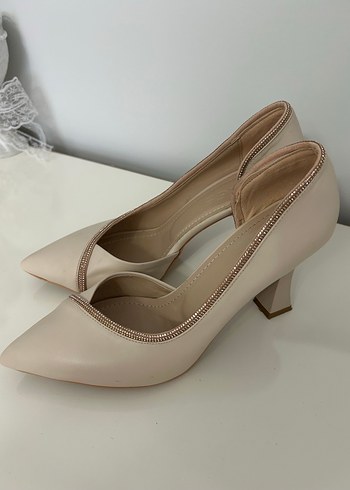 Bej Piliseli Stiletto Topuklu Kadın Ayakkabı - Görsel 2