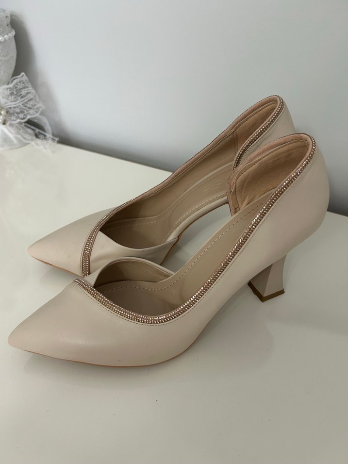 Bej Piliseli Stiletto Topuklu Kadın Ayakkabı - Görsel 2