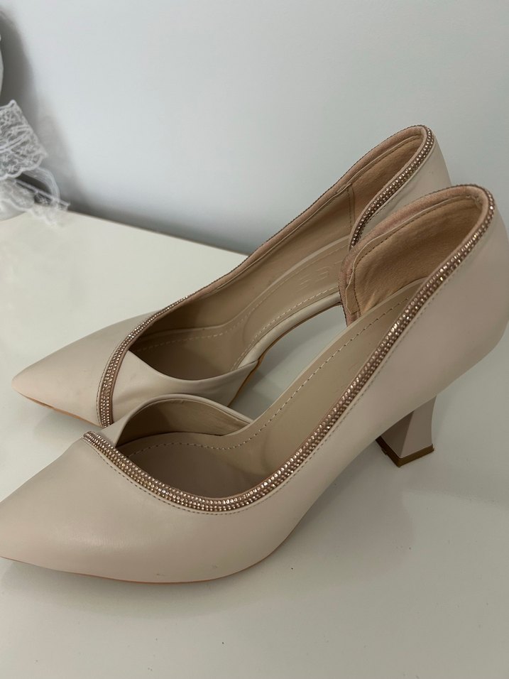 Bej Piliseli Stiletto Topuklu Kadın Ayakkabı - Görsel 3