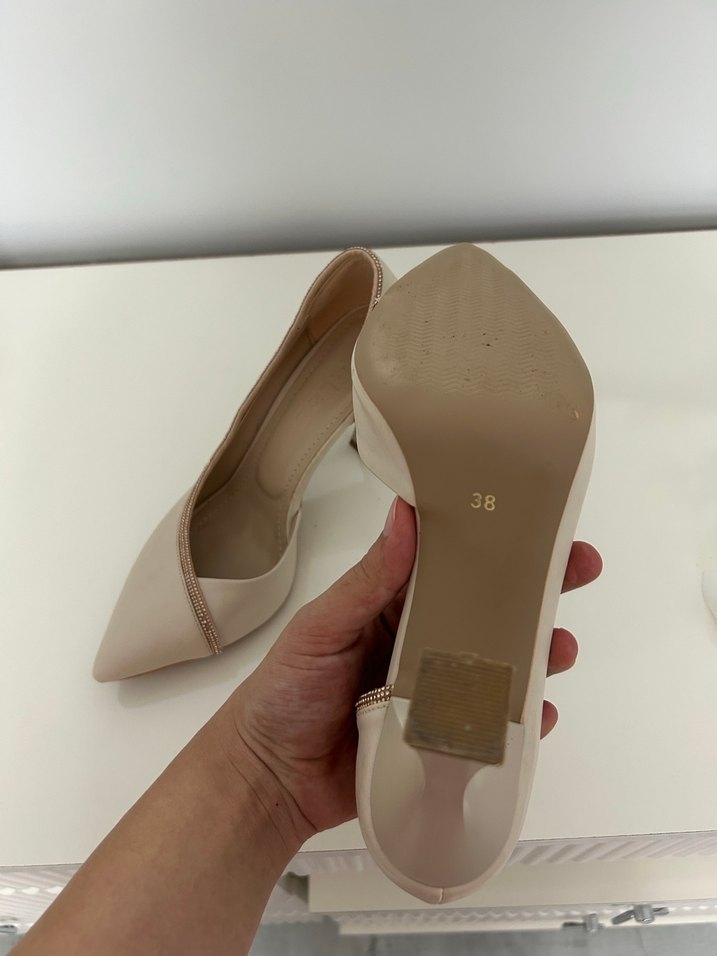 Bej Piliseli Stiletto Topuklu Kadın Ayakkabı - Görsel 4