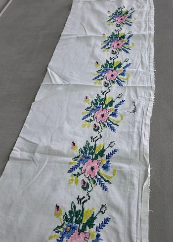 Beden Çiçek Desenli kanaviçe parça