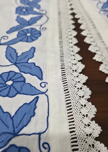 Mavi Nakışlı Dantel Kenarlı kumaş - Görsel 3