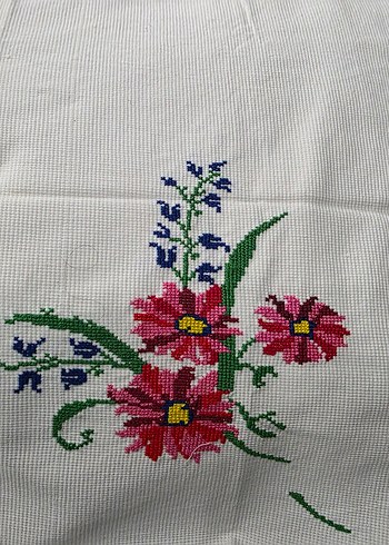 İnce etamim üzerinde 2 büyük kanaviçe gül,büyük kırlent - Görsel 6