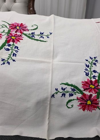 İnce etamim üzerinde 2 büyük kanaviçe gül,büyük kırlent - Görsel 5