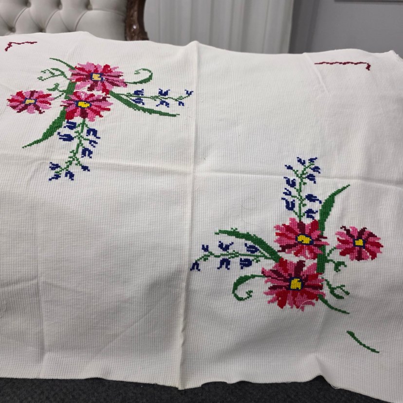 İnce etamim üzerinde 2 büyük kanaviçe gül,büyük kırlent - Görsel 4