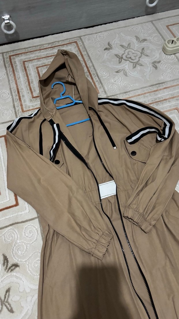 Bej Kapüşonlu Bel Detaylı Uzun Trençkot - Görsel 3