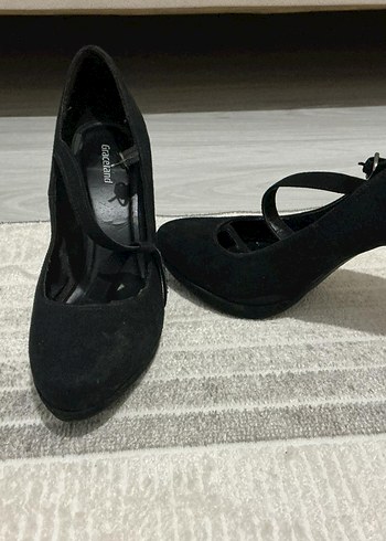 Klasik Siyah Tokalı Stiletto Topuklu Ayakkabı