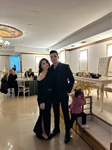 Yırtmaçlı tek omuz abiye