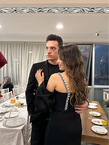 Siyah yırtmaçlı abiye