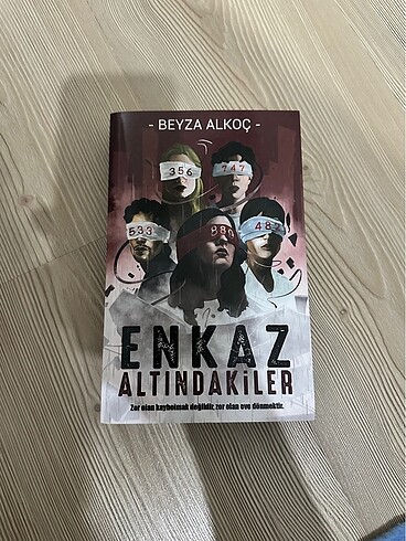 Beyza alkoçun Enkaz altındakiler kitabı