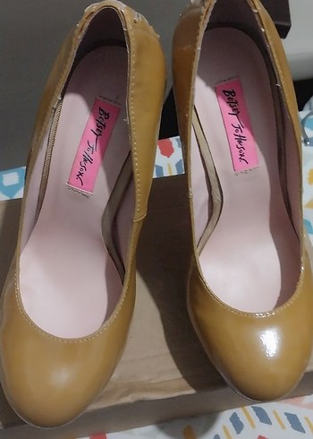 Bej Bantlı Topuklu Stiletto Kadın Ayakkabı